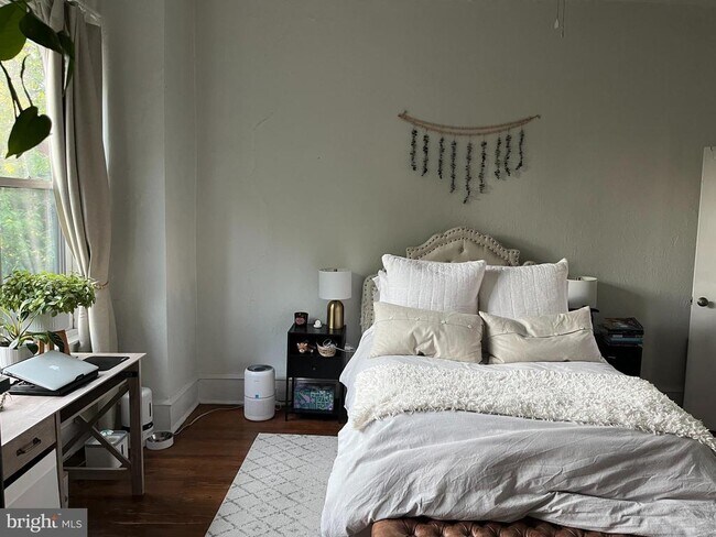 335 S 4th St-Unit -3 in Philadelphia, PA - Foto de edificio - Building Photo