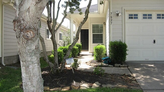 7627 Fallen Leaf in Missouri City, TX - Building Photo - Building Photo