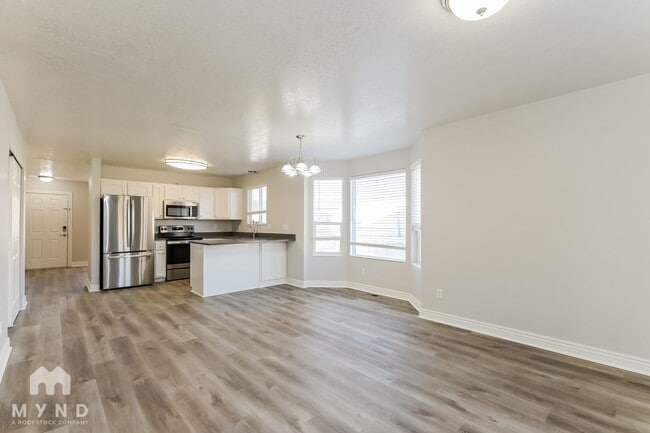 2373 1850 N St in Clinton, UT - Building Photo - Building Photo