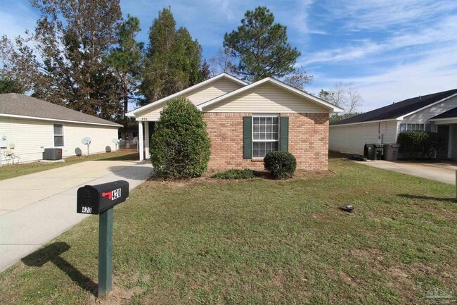 420 Oak Knoll Ln in Pensacola, FL - Building Photo - Building Photo