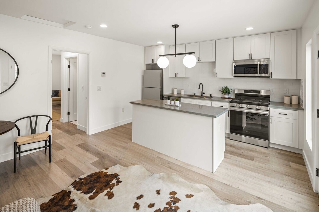 1964 S Point View St in Los Angeles, CA - Building Photo