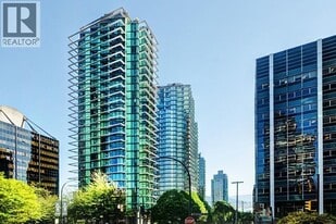 1331 W Georgia St in Vancouver, BC - Building Photo
