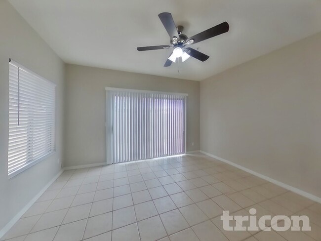 1406 W Emerald Ave in Mesa, AZ - Foto de edificio - Building Photo