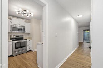 6422 English Oaks Dr in Raleigh, NC - Foto de edificio - Building Photo