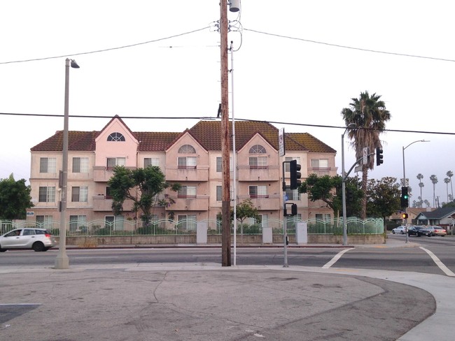 Arlington Rodeo Apartments in Los Angeles, CA - Building Photo - Building Photo