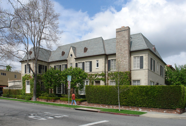 157 S Crescent Dr in Beverly Hills, CA - Foto de edificio - Building Photo