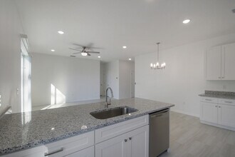 435 Cierra Oaks Cir in Lady Lake, FL - Building Photo - Building Photo