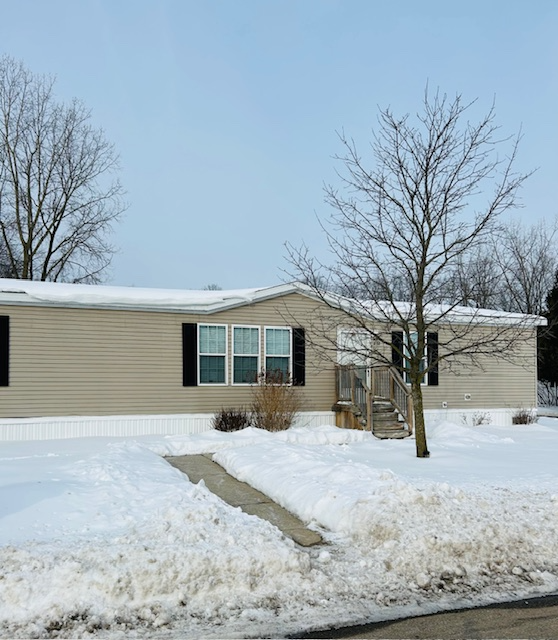 232 Parker Lake Dr in Oxford, MI - Building Photo