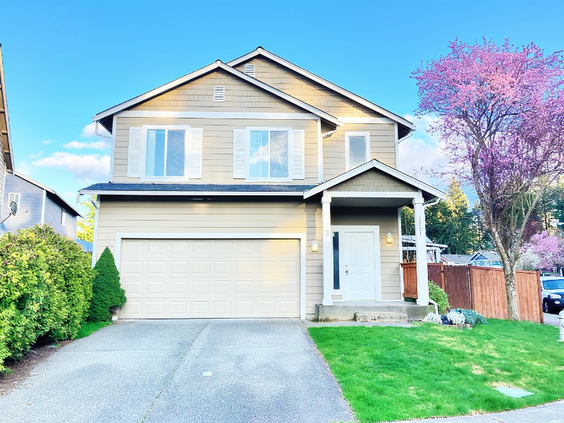 12821 159th St E in Puyallup, WA - Building Photo