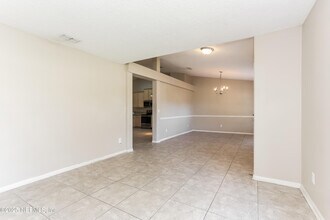 10002 Lancashire Dr in Jacksonville, FL - Building Photo - Building Photo