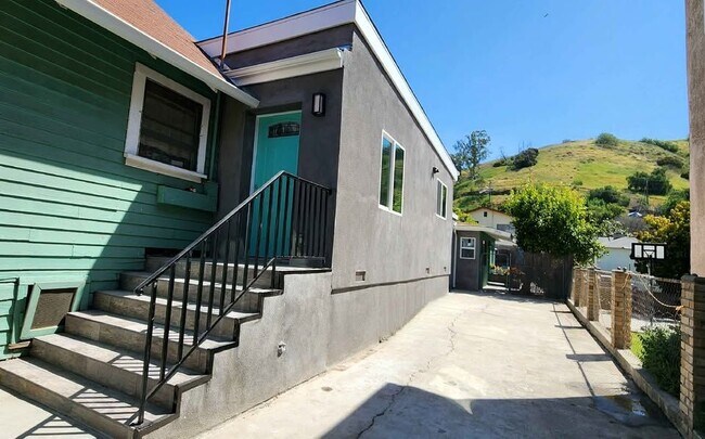 2912 1/2 Lincoln Park Avenue, 1/2, Unit 1/2 in Los Angeles, CA - Building Photo - Building Photo