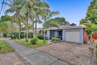 208 SW 2nd Ave in Hallandale Beach, FL - Building Photo - Building Photo