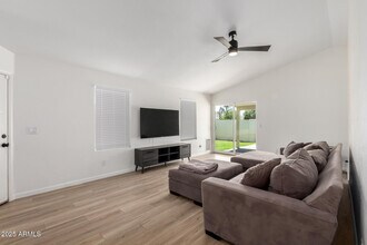 8835 W John Cabot Rd in Peoria, AZ - Building Photo - Building Photo