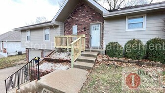 7405 NW 78th St in Kansas City, MO - Building Photo