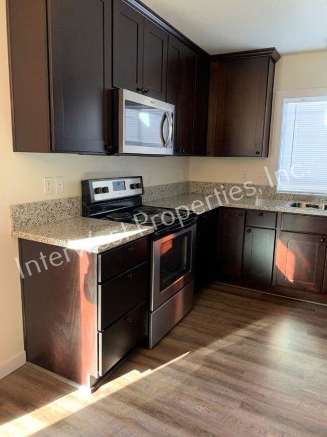 7610 SE Rural St in Portland, OR - Building Photo - Building Photo