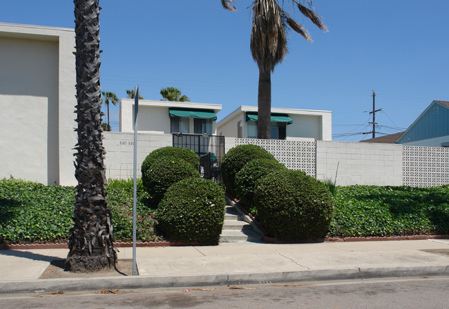 812 Tourmaline St in San Diego, CA - Foto de edificio - Building Photo