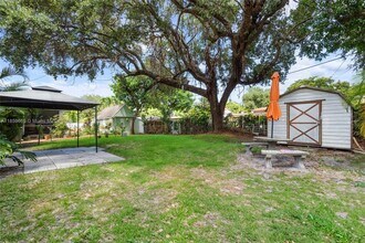301 SW 51st Ave in Coral Gables, FL - Building Photo - Building Photo