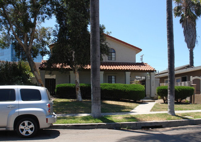 3928 Bancroft St in San Diego, CA - Foto de edificio - Building Photo