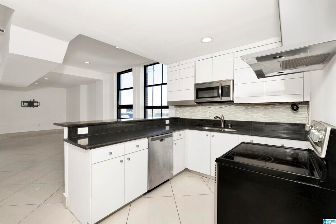 2201 1st Ave N in Birmingham, AL - Building Photo