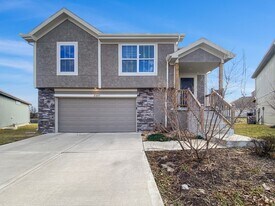 21807 Lucca Cir in Peculiar, MO - Building Photo