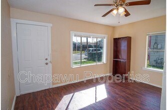 819 Larry St in San Antonio, TX - Building Photo - Building Photo