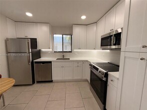 16521 Blatt Blvd in Weston, FL - Building Photo - Building Photo