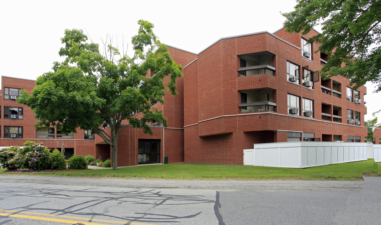 Crystal View Apt in Wakefield, MA - Building Photo