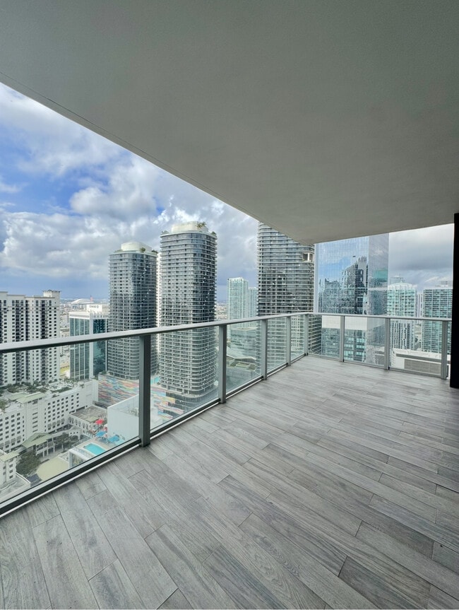 1010 Brickell Ave in Miami, FL - Building Photo - Building Photo