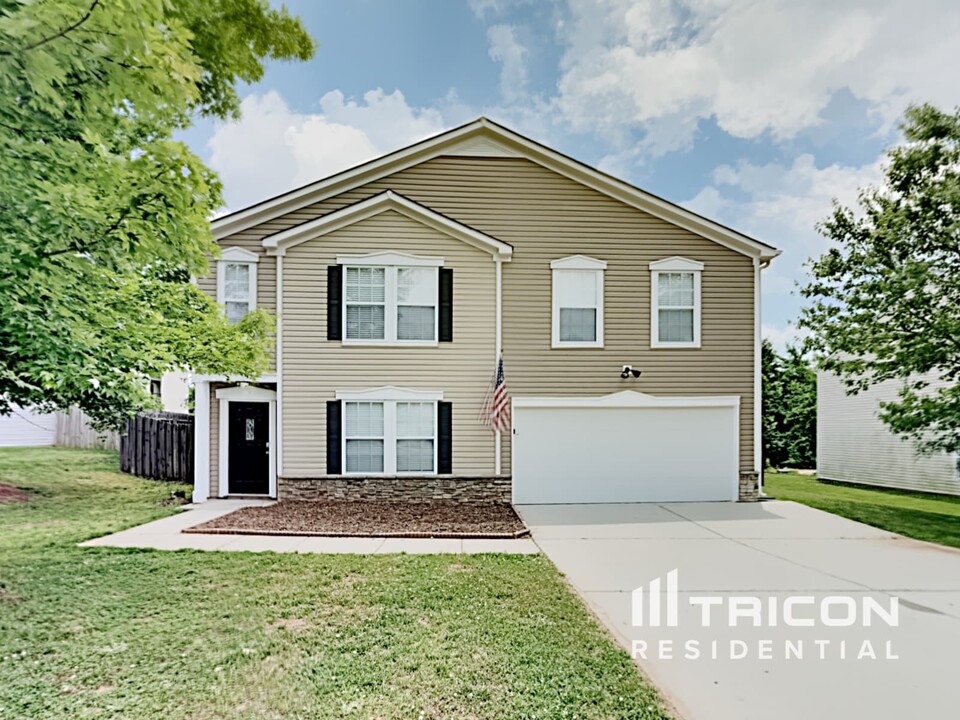 123 Vermillion Loop in Statesville, NC - Building Photo