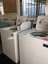 Ladera Vista Apartments in Lynwood, CA - Foto de edificio - Building Photo