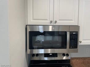 124 Santa Clara Dr in Naples, FL - Building Photo - Building Photo