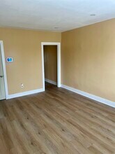 4927 Wissahickon Ave, Unit 2 in Philadelphia, PA - Building Photo - Building Photo