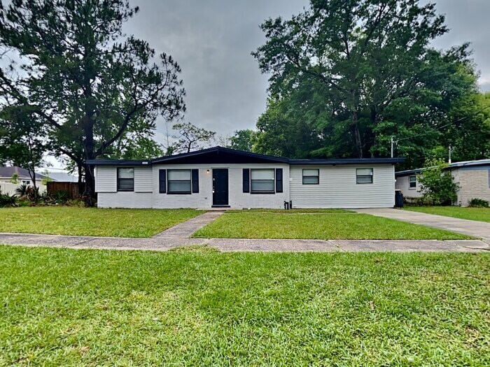 7593 Sharbeth Dr S in Jacksonville, FL - Building Photo