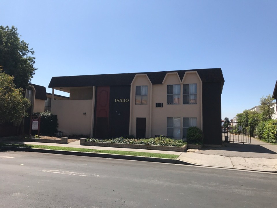 Valley Townhomes Apartments in Northridge, CA - Building Photo