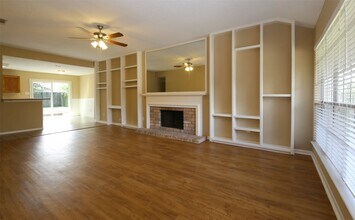 13339 Somersworth Dr in Houston, TX - Building Photo - Building Photo