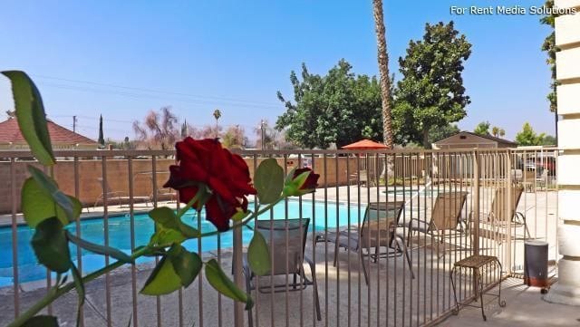 Mountain View Mansion in Redlands, CA - Foto de edificio - Building Photo