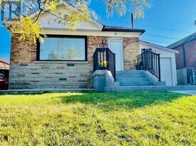 101 Flora Dr in Toronto, ON - Building Photo