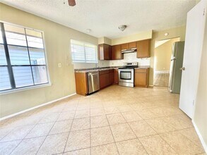 19714 Lake Hollow Ln in Houston, TX - Building Photo - Building Photo