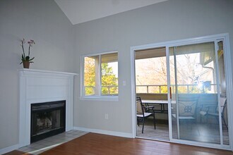 2553 Stockbridge Dr, Unit b in Charlotte, NC - Foto de edificio - Building Photo