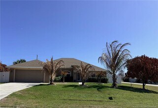 2802 SE Buccaneer Cir in Port St. Lucie, FL - Building Photo - Building Photo