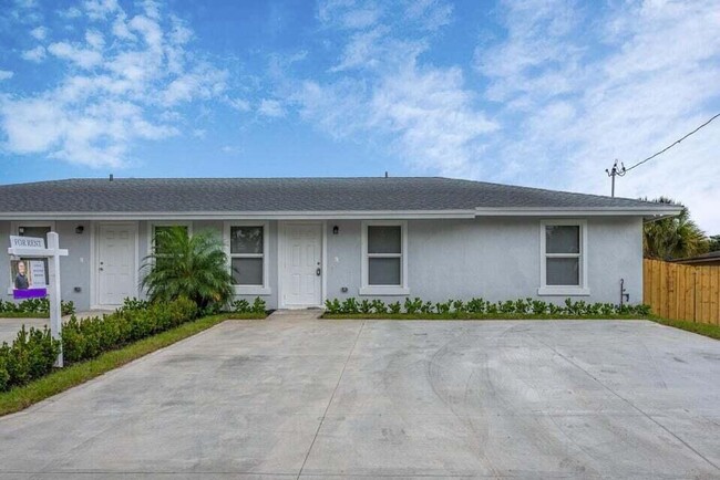 5171 Clouse Rd in West Palm Beach, FL - Building Photo - Building Photo
