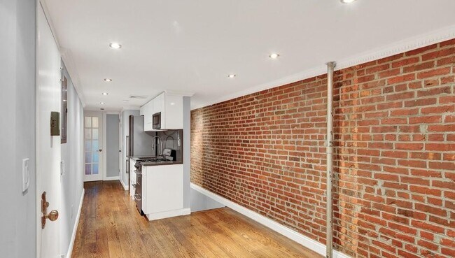 118 E 7th St, Unit 1W in New York, NY - Foto de edificio - Building Photo