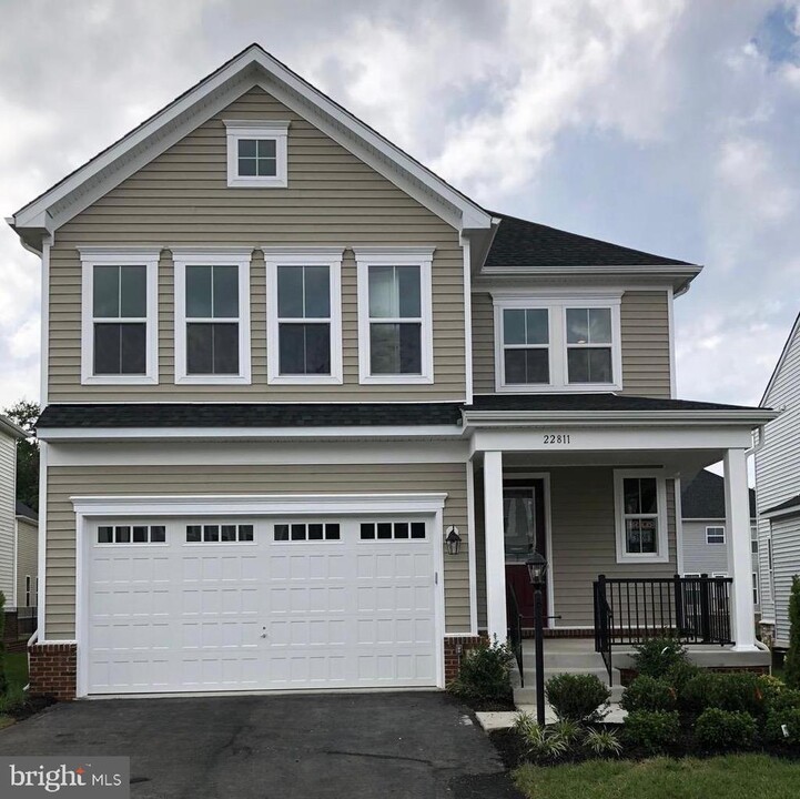 22811 Trailing Rose Ct in Brambleton, VA - Foto de edificio