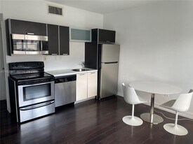 621 11th St in Miami Beach, FL - Building Photo