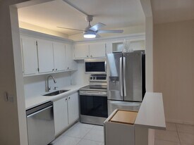 594 Fanshaw O in Boca Raton, FL - Building Photo