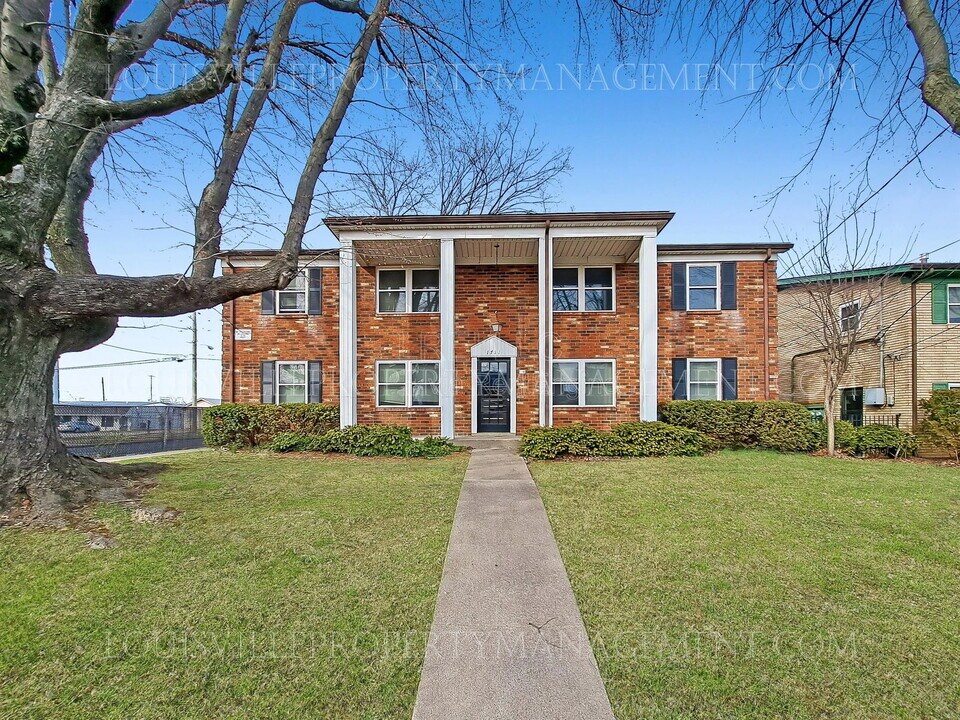 1711 Valley Forge Way in Louisville, KY - Building Photo