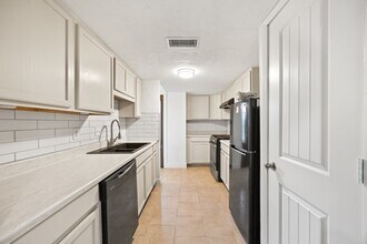 1255 Blalock Rd in Houston, TX - Building Photo - Building Photo