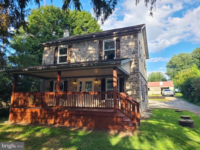 693 Lancaster Pike in New Providence, PA - Building Photo - Building Photo