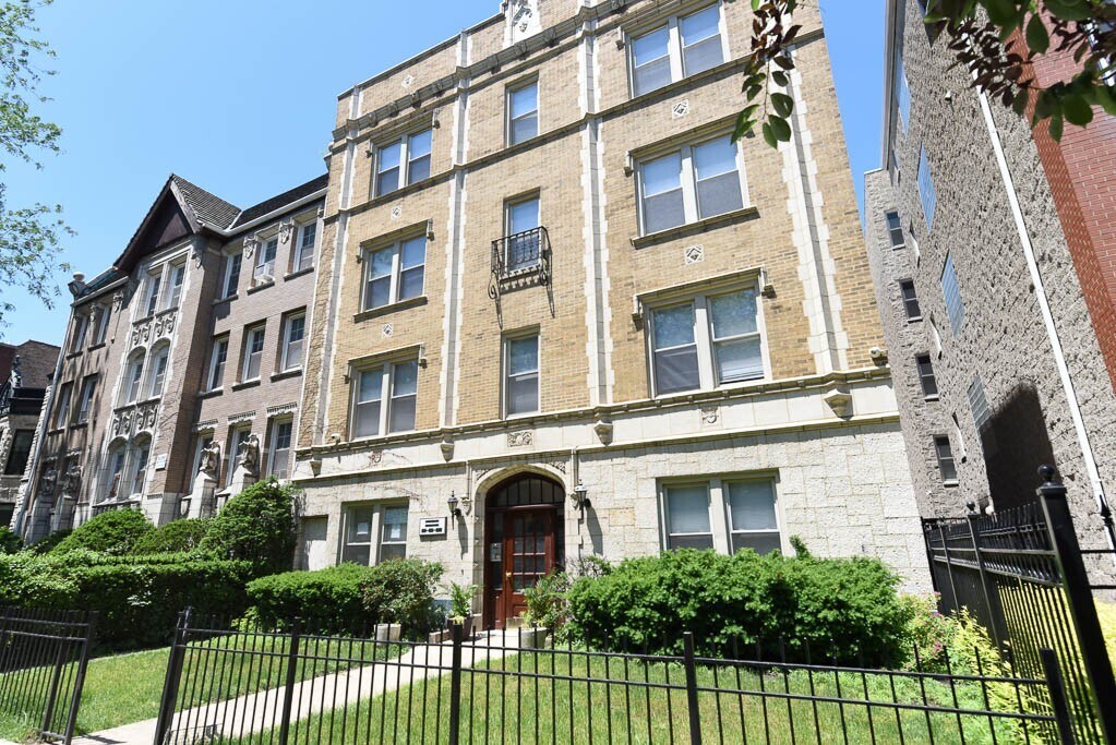 640 W Wrightwood Ave in Chicago, IL - Building Photo