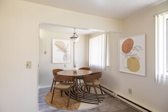 River Raisin Apartments in Monroe, MI - Foto de edificio - Building Photo